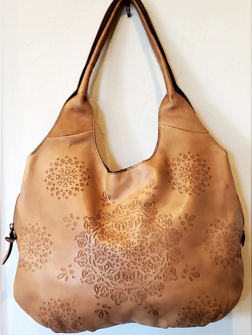Beautiful Tan Soft Leather Boho Shoulder Bag w/Laser-Cut Medallion Detail